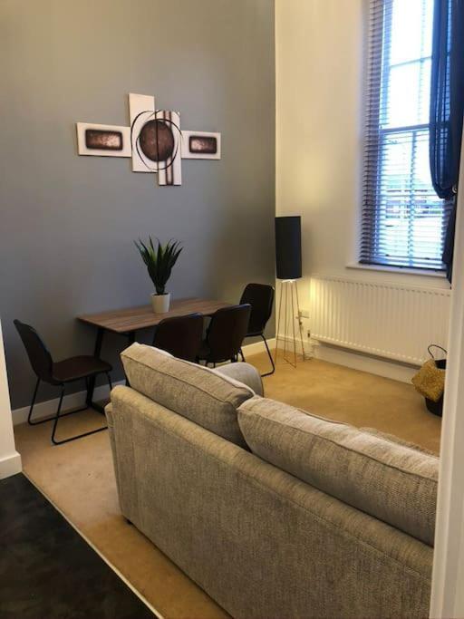 Fusilier Apartment Wrexham City Esterno foto