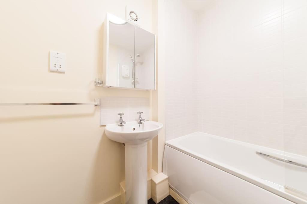 Fusilier Apartment Wrexham City Esterno foto